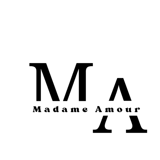 Atelier Madame Amour – Bijoux faits main en France. Colliers personnalisables à charms, bracelets et boucles d’oreilles en acier inoxydable, perles d’eau douce naturelles, perles hématite plaqué or et perles acryliques imitation pierre. Boutique en ligne de bijoux artisanaux, créations uniques, pièces personnalisées, cadeaux femme, accessoires mode tendance, bijoux durables. Fabrication artisanale en Lorraine, envoi rapide, envoi international, commandes sur mesure.